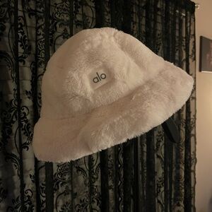 ALO Woman’s Cream Furry Bucket Hat